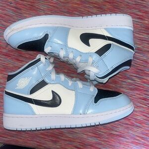 Jordan 1s Size 6Y good condition